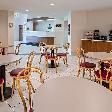 Charlevoix Inn & Suites Surestay Collection By Best Western Eksteriør billede