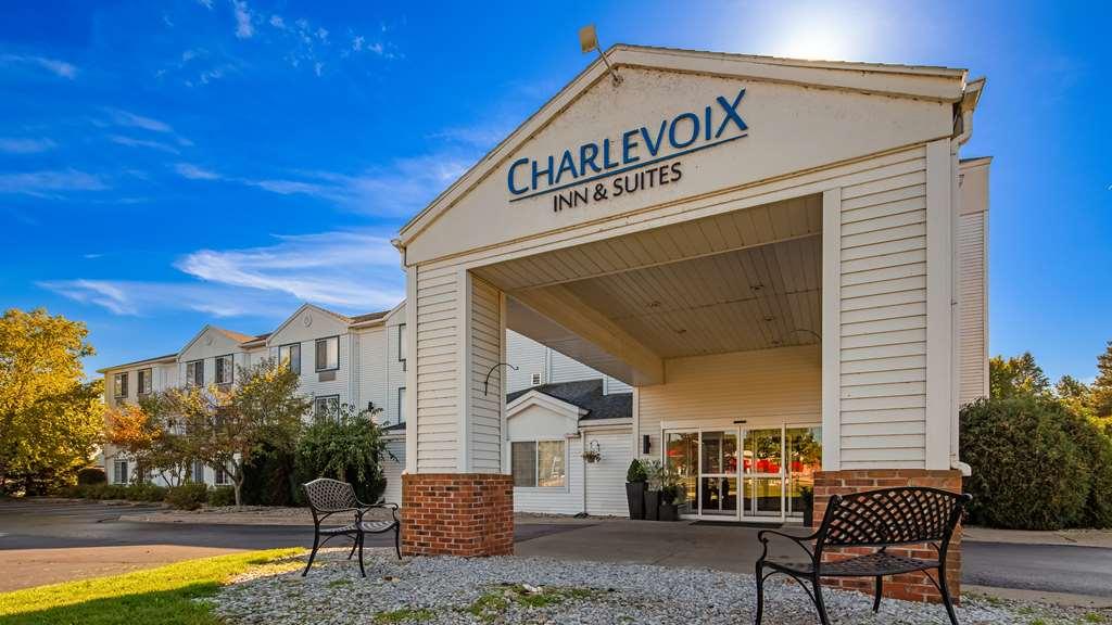 Charlevoix Inn & Suites Surestay Collection By Best Western Eksteriør billede