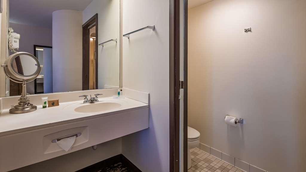 Charlevoix Inn & Suites Surestay Collection By Best Western Eksteriør billede